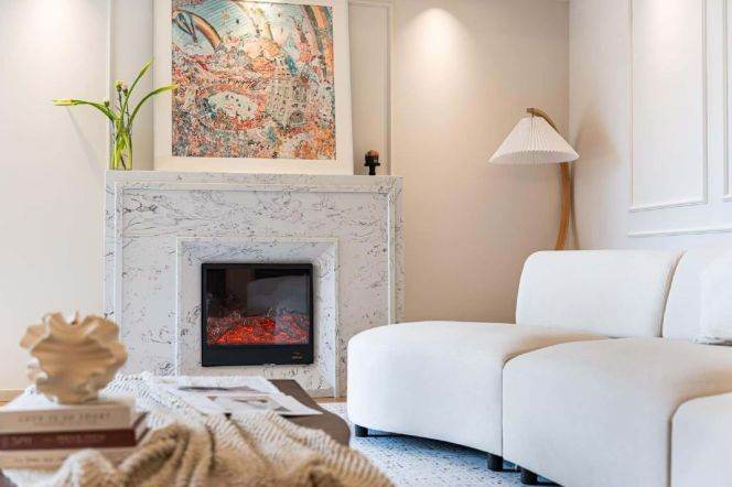 3 Brs, 2 Baths with Floor heating/Central ac/Oven, 150 sqm @ Shangcheng metro L9