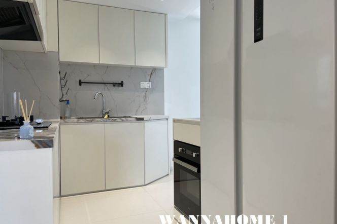 Spacious&Modern&Bright 3Bdrs 2Baths Apt+Awesome View+L2/11 Jiang Su Rd+Large Balcony
