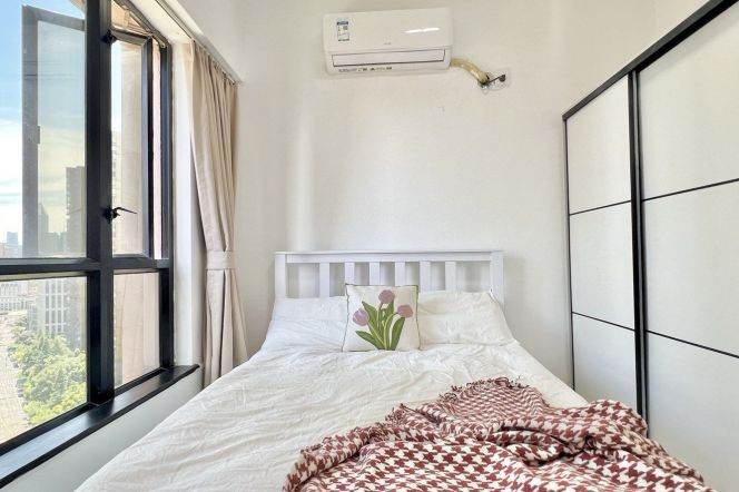 cozy/bright  room near Hanzhong rd, Shanghai railway station, long/short lease 