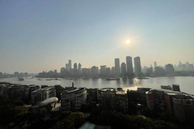 Modern 3brs with balcony and wall raditor in Pudomg 