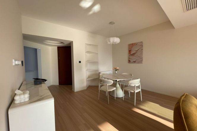 Modern 3brs with balcony and wall raditor in Pudomg 