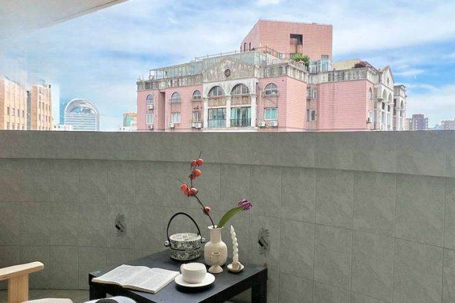 big room with balcony near Jingan temple, high floor with good views