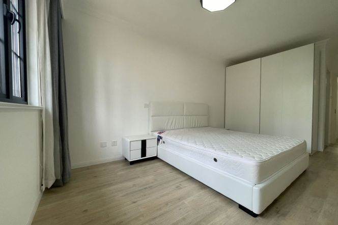 Classic 3BR 2BA Historic Residence Besides Plaza 66/Jing'an Temple