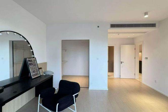 Luxury Lujiazui Residence | 227sqm, 3-Bed with Panoramic Skyline Views