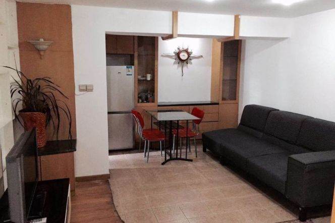 Cozy bright room hong qiao lu 10/3/4 Jiaotong university/DHU