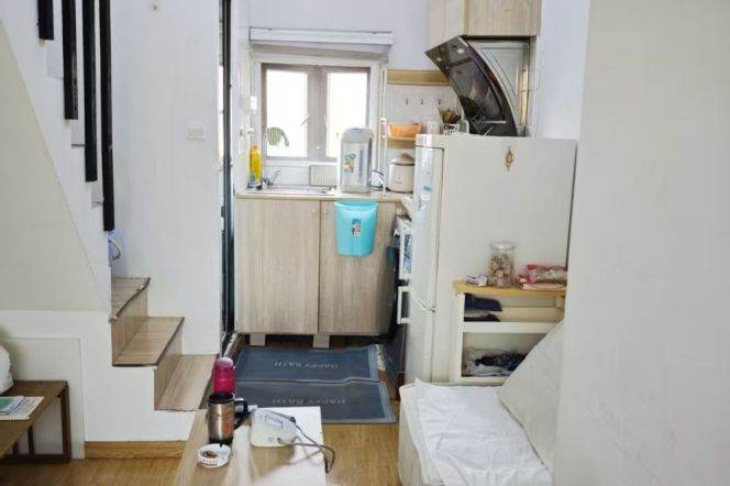 Clean and cozy 2 br duplex  near Jiashan rd station 