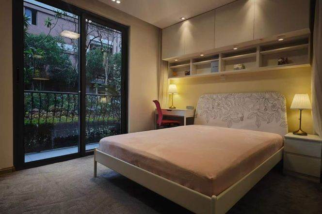 Gaoqing Rd metro/1br1bt/central AC/park space/wifi/Satellite TV