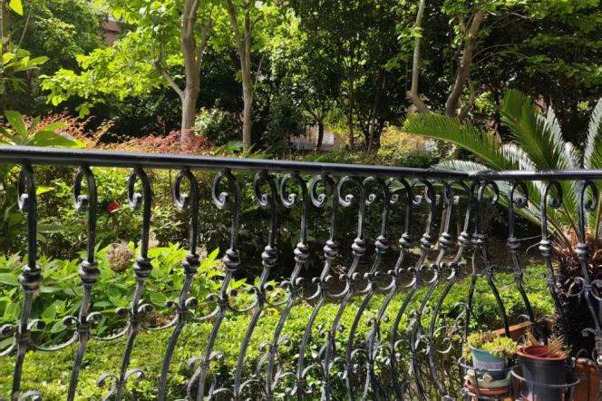 Gaoqing Rd metro/1br1bt/central AC/park space/wifi/Satellite TV