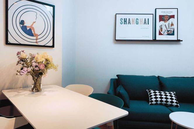 master bedroom budget friendly near jingan temple, close to SJTU, international roommates 