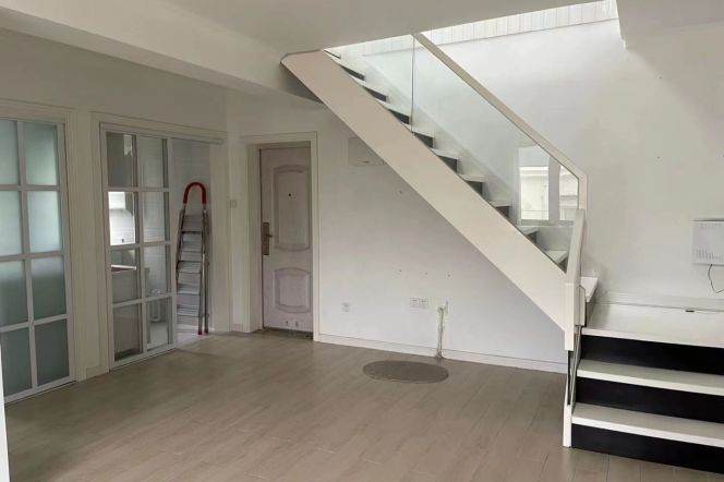 Modern 4BR 2BA Duplex  w/Balcony nr Jiaotong University Station