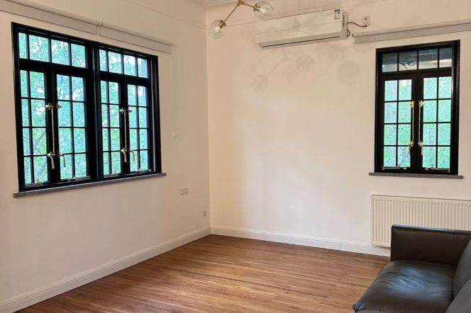 1+1 Rooms with Private terrace, Wall heating/Oven, 110 sqm @ Zhaojiabang metro L7&9