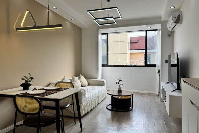 Impressive bright 2BR Apt| All south | Zhong Shan Park & Loushanguan rd Mt 8.6K