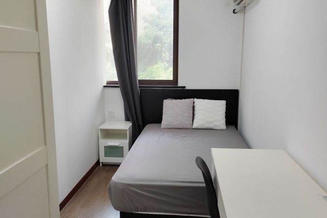 Cozy centre room walk distance Jiaotong university/DHU /hong qiao Lu 3/4/10