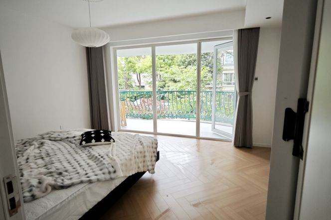 Elegant Spacious 3Brs+Balcony L10/15 