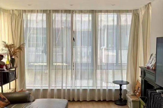 Beautiful 1br with balcony near Jiaotong University