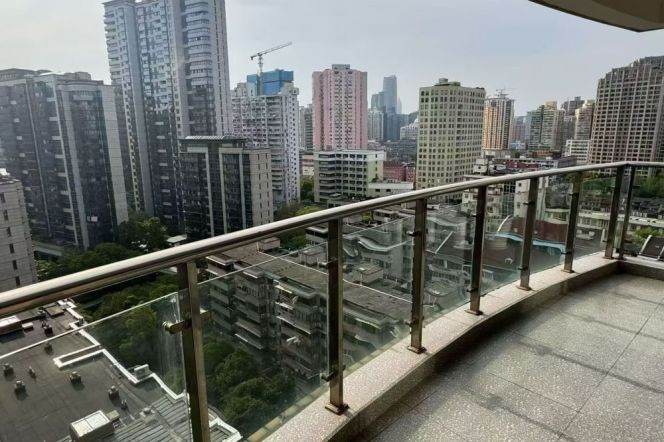 2 Brs, 2 Baths, 3 Open Balconies, Floor heating/Central ac, 130 sqm @ Lujiabang metro L8&9