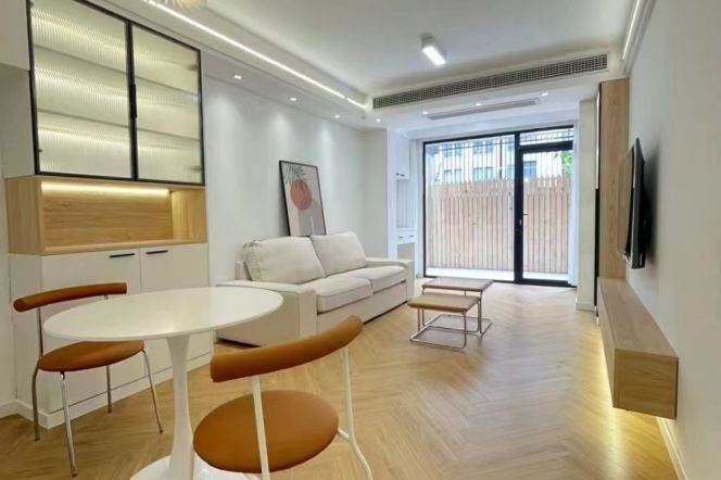 Big terrace one bedroom Apt+central AC+oven near L2/11Jiangsu Rd