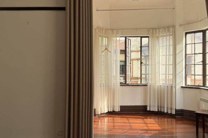 Classic 3BR 2BA 180m² Old Apt nr IAPM, 25k