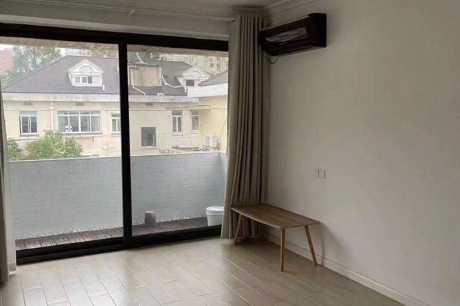 Modern 4BR 2BA Duplex  w/Balcony nr Jiaotong University Station