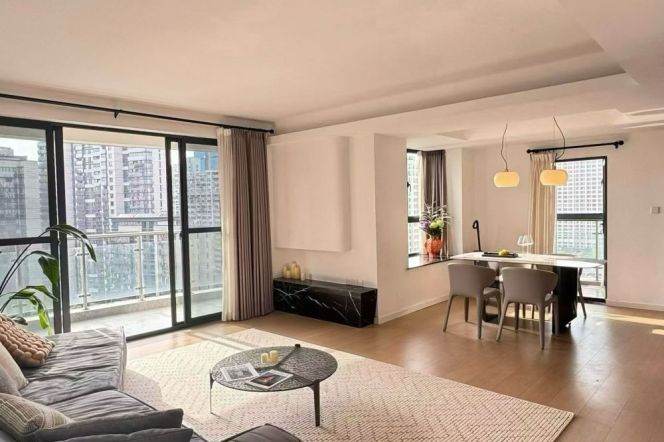 2 Brs, 2 Baths, 3 Open Balconies, Floor heating/Central ac, 130 sqm @ Lujiabang metro L8&9