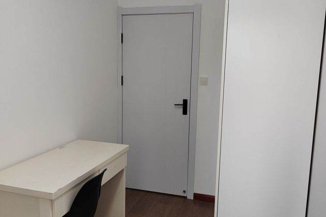 Cozy centre room walk distance Jiaotong university/DHU /hong qiao Lu 3/4/10