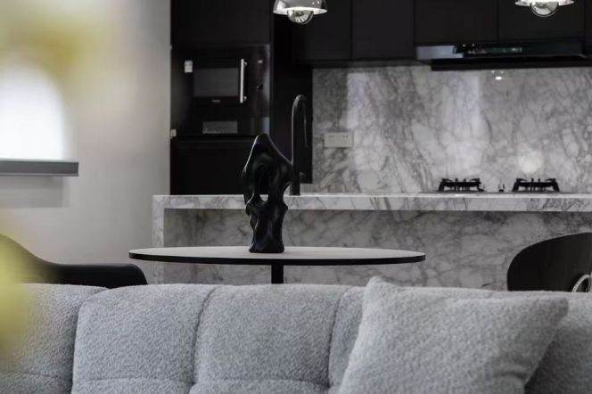 3 Brs, 2 Baths,Wall heating/Central ac/Oven, 150 sqm @ Zhongshan park L3,4&2