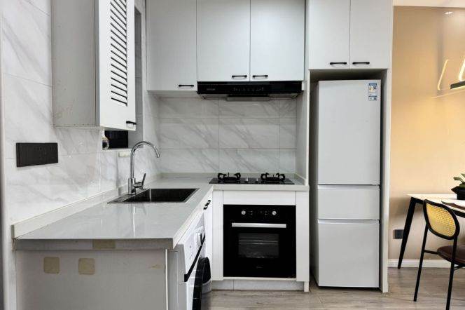 Impressive bright 2BR Apt| All south | Zhong Shan Park & Loushanguan rd Mt 8.6K