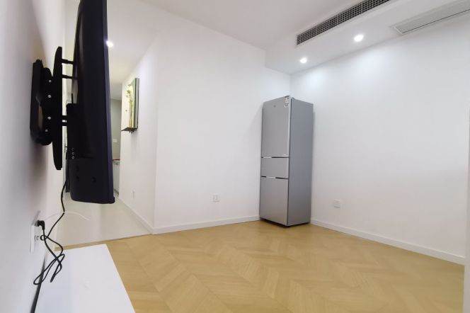 Great value/cozy 1br 1lr/bright room/with central AC,Jiangsu rd@L11/2