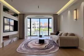 2Bdrs 2bths Apt/Fabulous&Modern /Line 8 North Xizang Rd /Good View/elevator