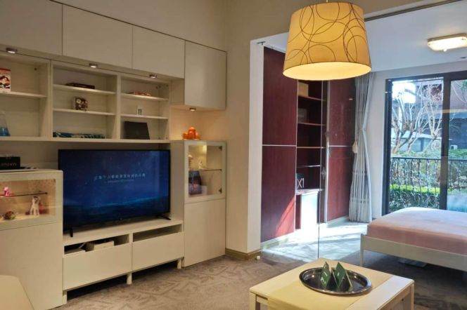 Gaoqing Rd metro/1br1bt/central AC/park space/wifi/Satellite TV