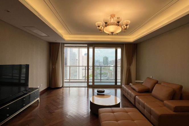 Luxury  compound nr M-huaihai rd  
