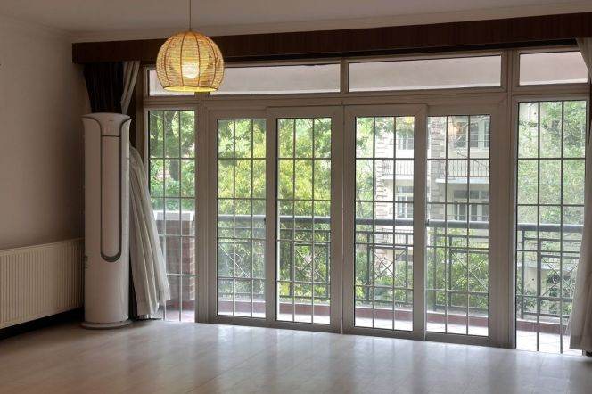 Beautiful apartment@3brs&2baths with balcony on Hengshan Road