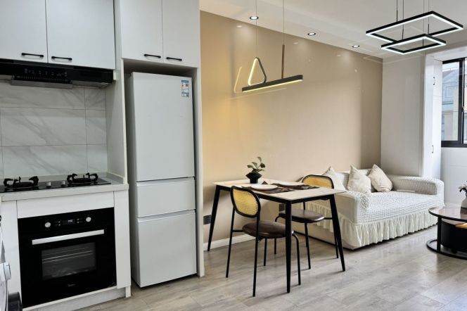 Impressive bright 2BR Apt| All south | Zhong Shan Park & Loushanguan rd Mt 8.6K