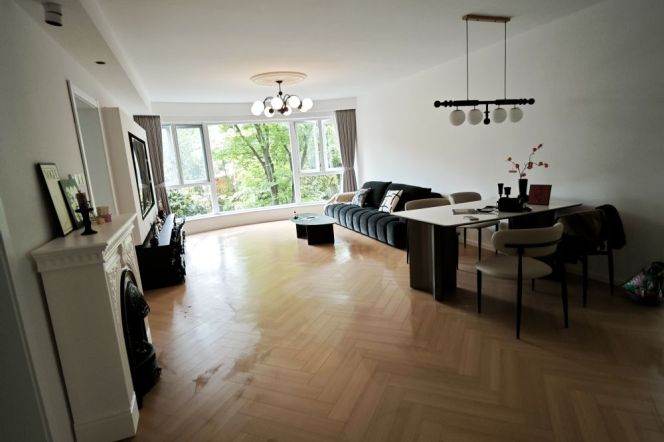 Elegant Spacious 3Brs+Balcony L10/15 