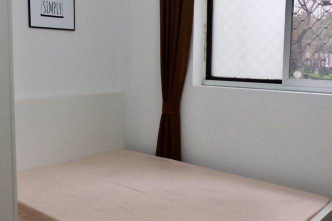 master bedroom budget friendly near jingan temple, close to SJTU, international roommates 