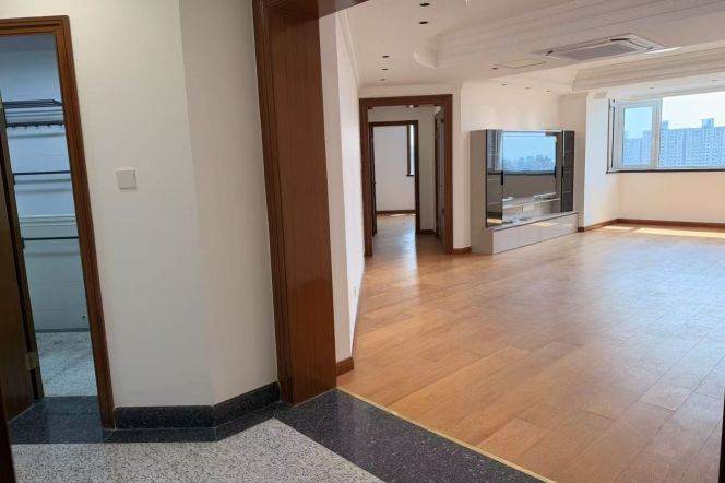 3BR 2Baths in good compound near line 11 Shanghai Swimming Center metro