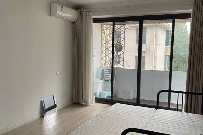 Modern 4BR 2BA Duplex  w/Balcony nr Jiaotong University Station