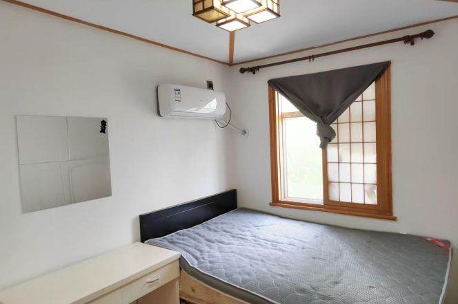 Cozy bright room hong qiao lu 10/3/4 Jiaotong university/DHU
