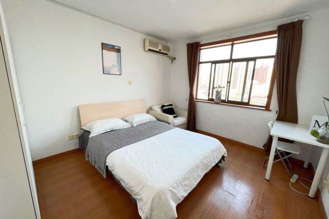 Big room near Jingan temple, with balcony, close to ECNU, long/short lease