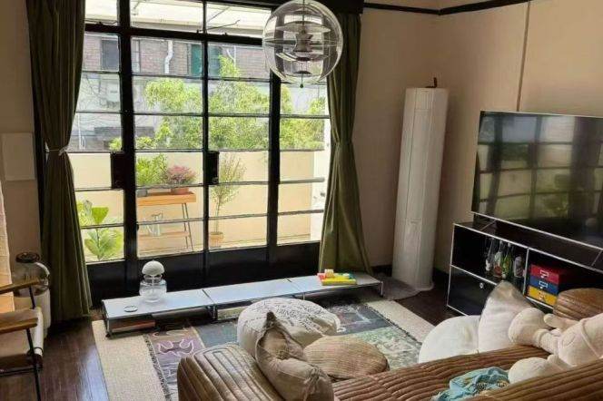 Tasteful 3BR 2BA Old House w/Terrace on Yongjia Rd