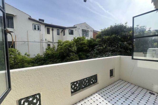 Outdoor balcony,2br,2Bth,Nr Heng Shan Rd station,L1