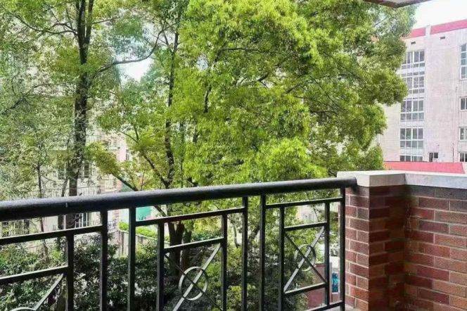 Hengshan Rd Station 3Br/2Bath with Open Balcony Line1/7