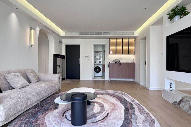 2Bdrs 2bths Apt/Fabulous&Modern /Line 8 North Xizang Rd /Good View/elevator