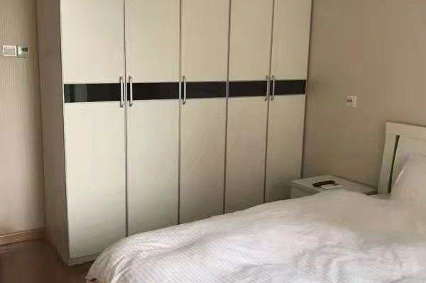 A real cozy master room at Line 10 Hangzhong Lu station