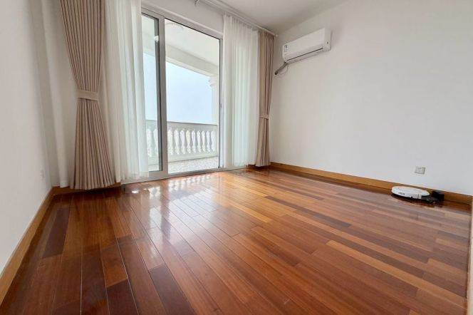 3 Brs, 2 Baths with Open Balcony, 170 sqm, High rise Building @ IAPM