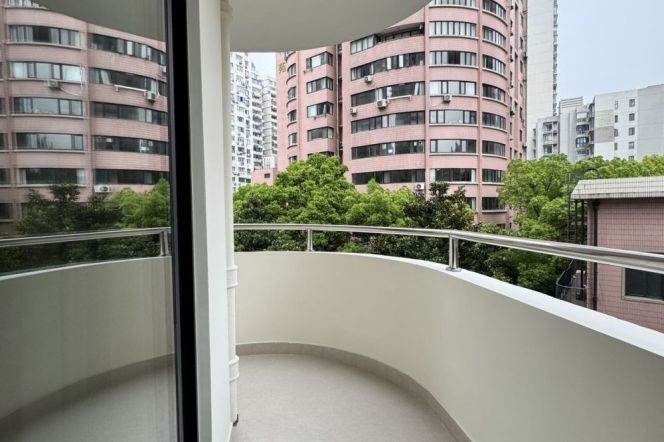 Modern &Spacious 2BR +Balcony +Heating+ Elevator | Zhongshan Park Metro L2/3/4