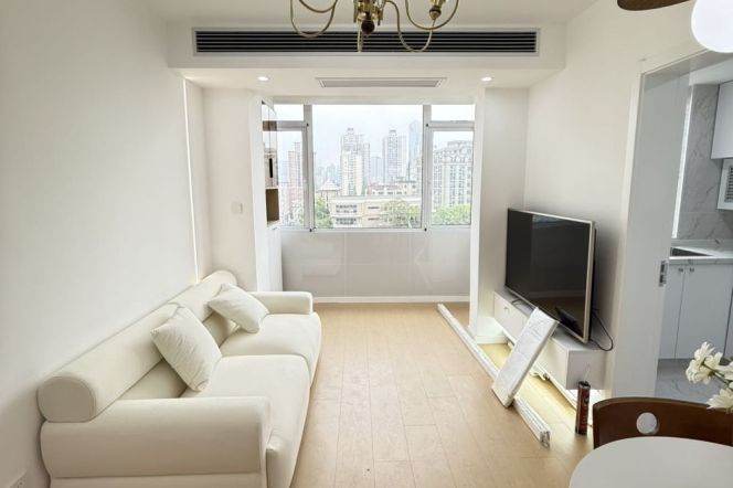 Brand new/elevator 2br 1lr/big living room/bright room,West yan'an rd@L3/4