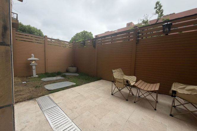 Brand new renovated unique 1br,CA,floor heating,big private yard,Line 9