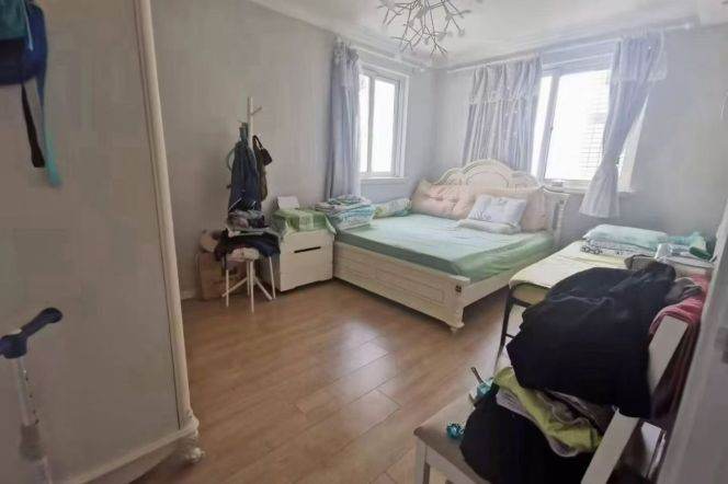 Elevator 4Brs/2Lrs/2Bts apt nr Changshou rd,M7/13