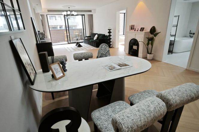 Large Living Elevator 3Brs L10/15